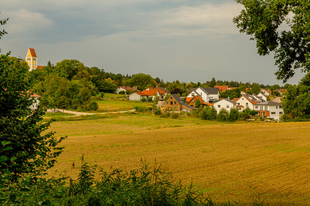 Thumbnail: _JA 40710 Kirche Hohenried, neue Siedlung Nordosten, super Gemeinschaft.jpg
